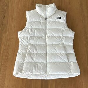 White North Face women’s puffer vest 700 size M very gently worn
